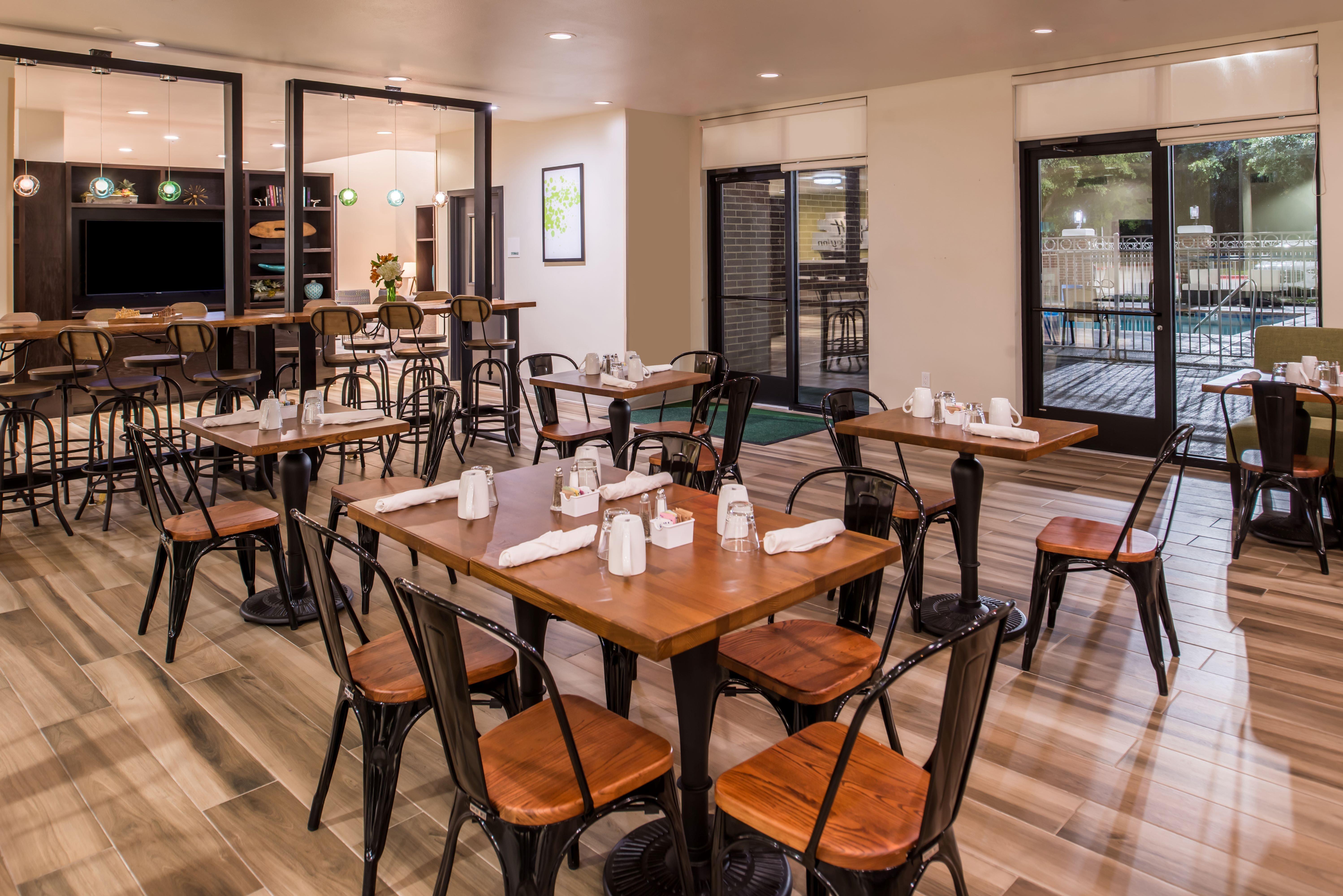 Holiday Inn And Suites Addison By Ihg Ngoại thất bức ảnh