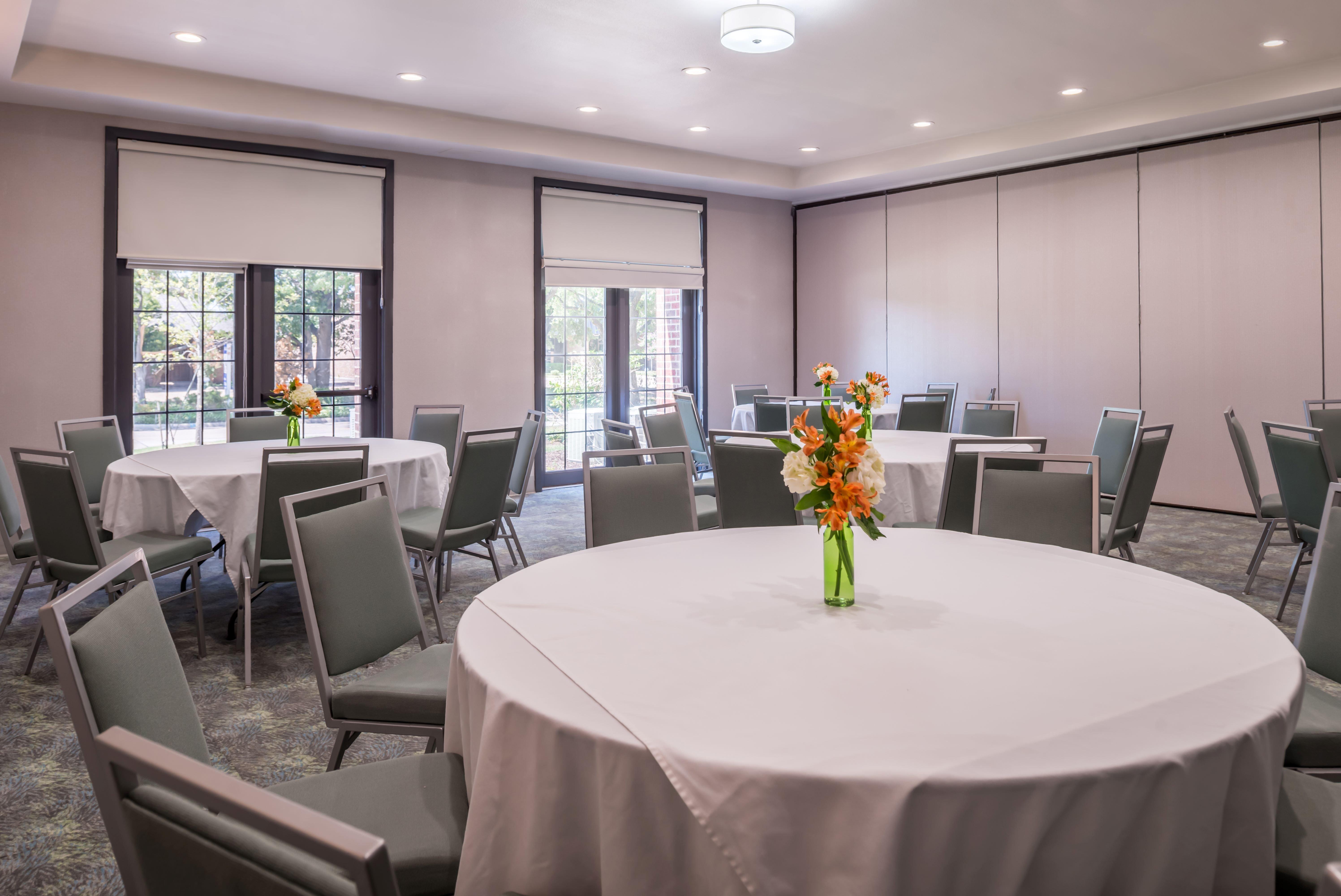 Holiday Inn And Suites Addison By Ihg Ngoại thất bức ảnh