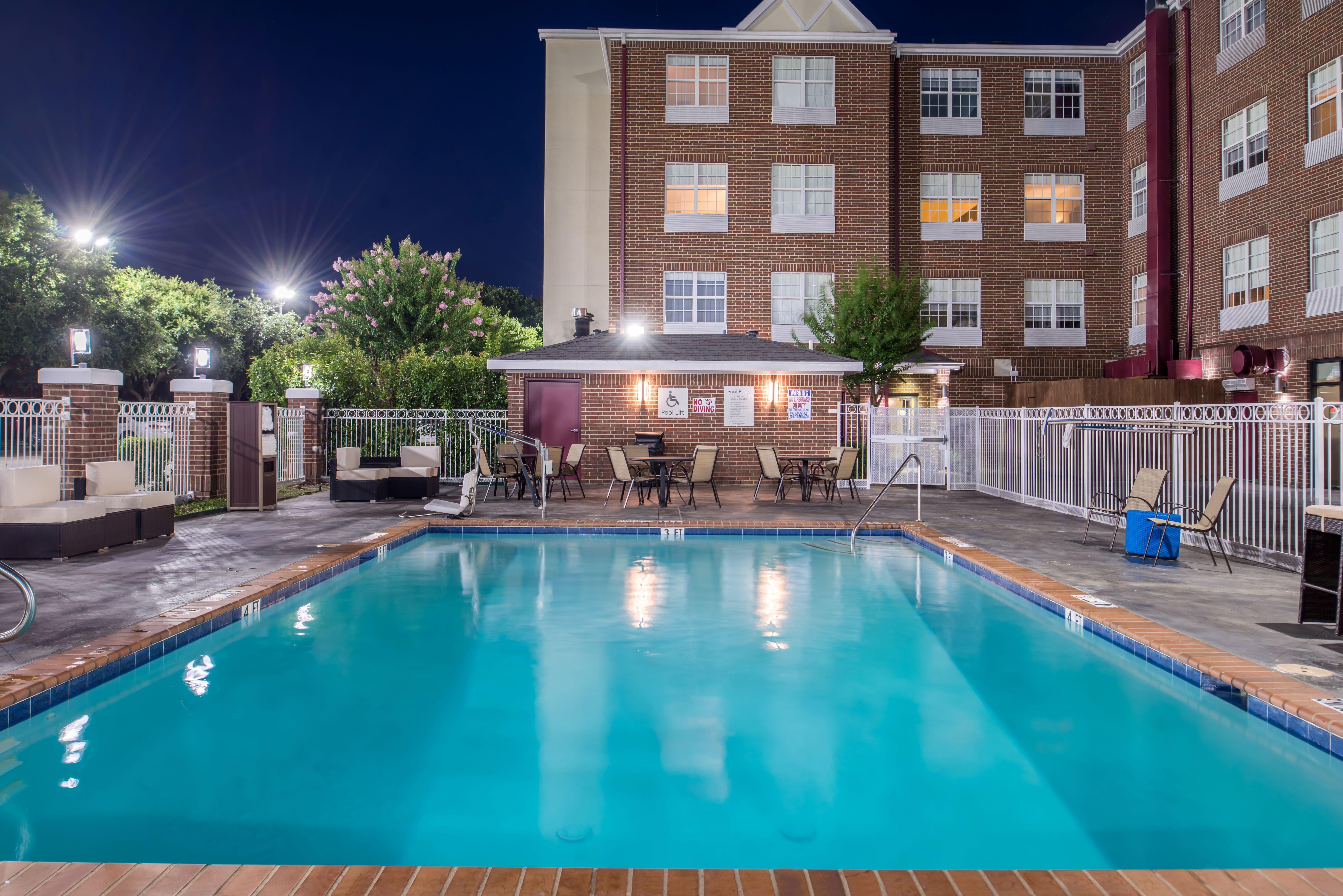 Holiday Inn And Suites Addison By Ihg Ngoại thất bức ảnh
